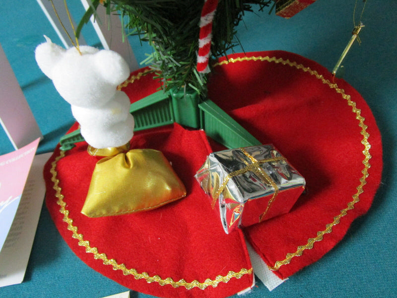 1990s WILLIAM TUNG HANK AND THE CHRISTMAS TREE 17" doll