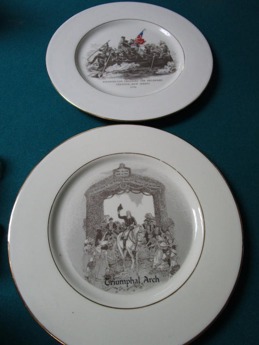 2 HISTORICAL PLATES "WASHINGTON CROSSING THE DELAWARE" & "THE TRIUMPHAL ARCH"