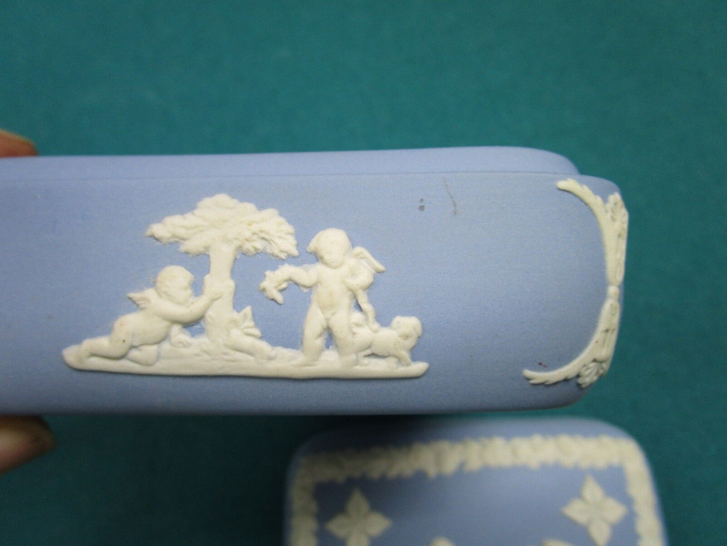 WEDGWOOD BLUE JASPERWARE SQUARE  TRINKET BOX 2 X 4 X 4" [91]