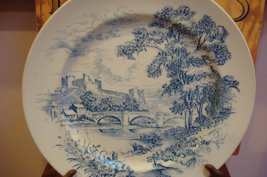 Wedgwood Countryside collector plate, made in England, 10" diameter