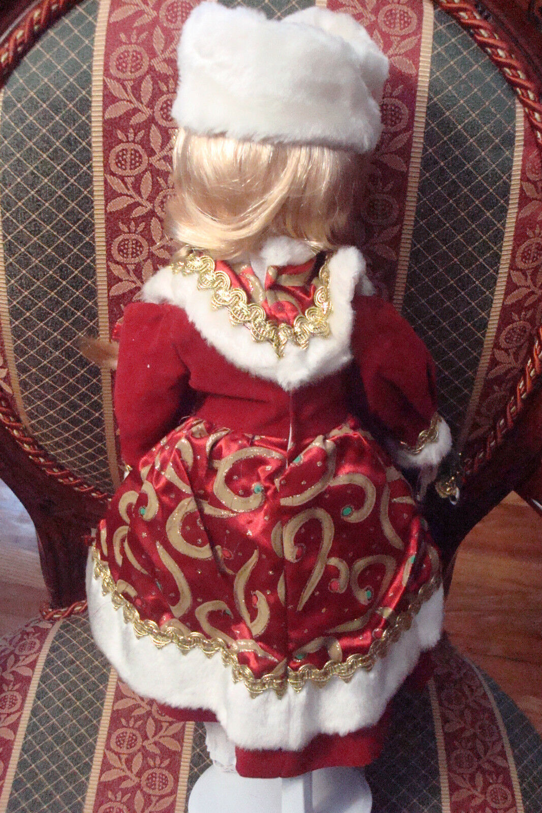 Vanessa Richardi CHRISTMAS Doll, Doll in festive attire