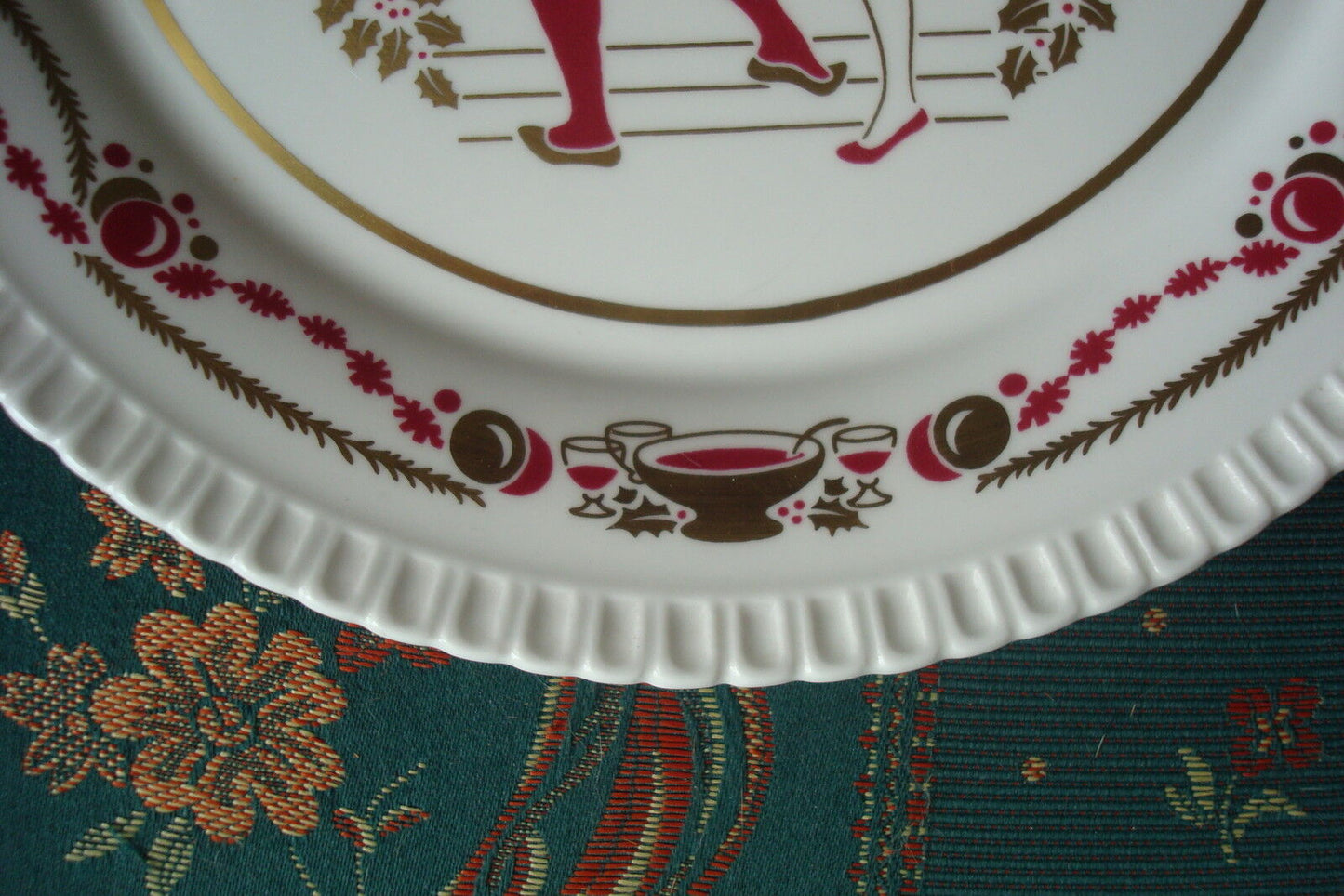 1981 Christmas Plate Spode made in England  NIB, 12th issue, with certs, 8" ORIG