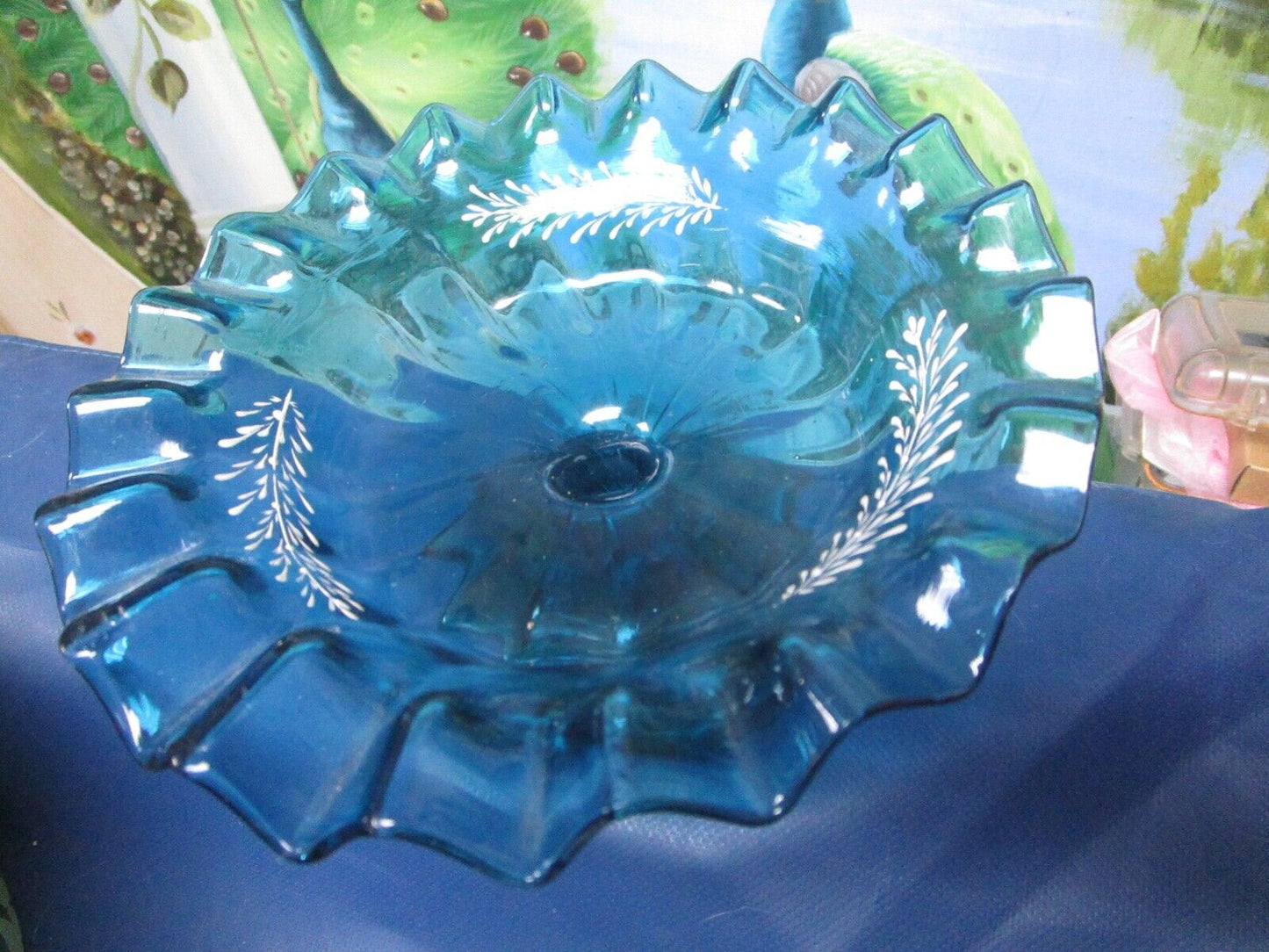 Footed bowl blue ruffled borders and white flowers 3 x 7 1/4"