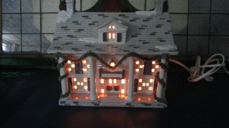 SNOW VILLAGE DICKENS CUMBERLAND LIGHTED HOUSE SHOWROOM MODEL 8 X 9 1/2"