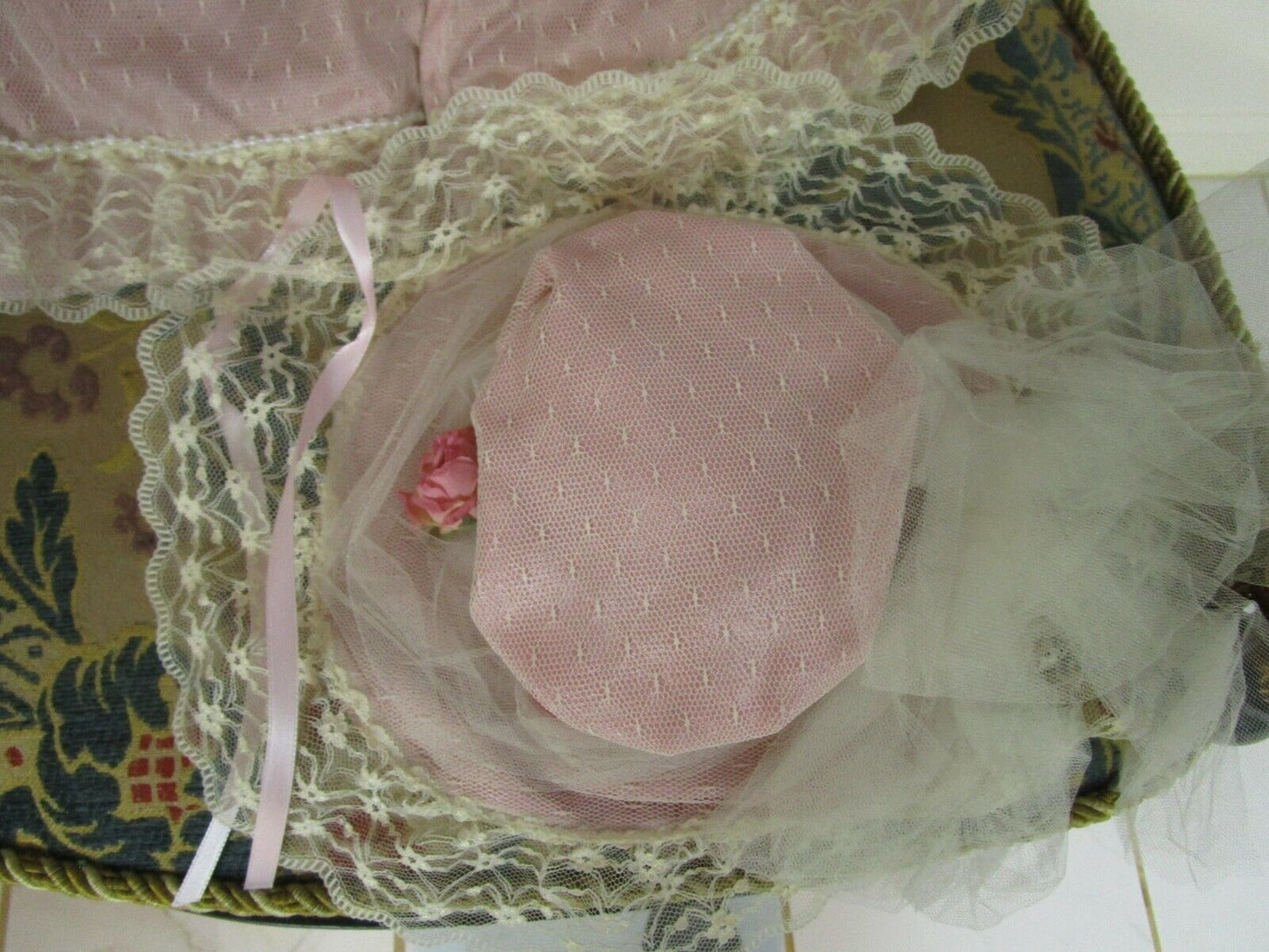 WILLIAM TUNG "ABBEY" BEAUTY IN PINK AND CREAM LACE LOVELY BAG