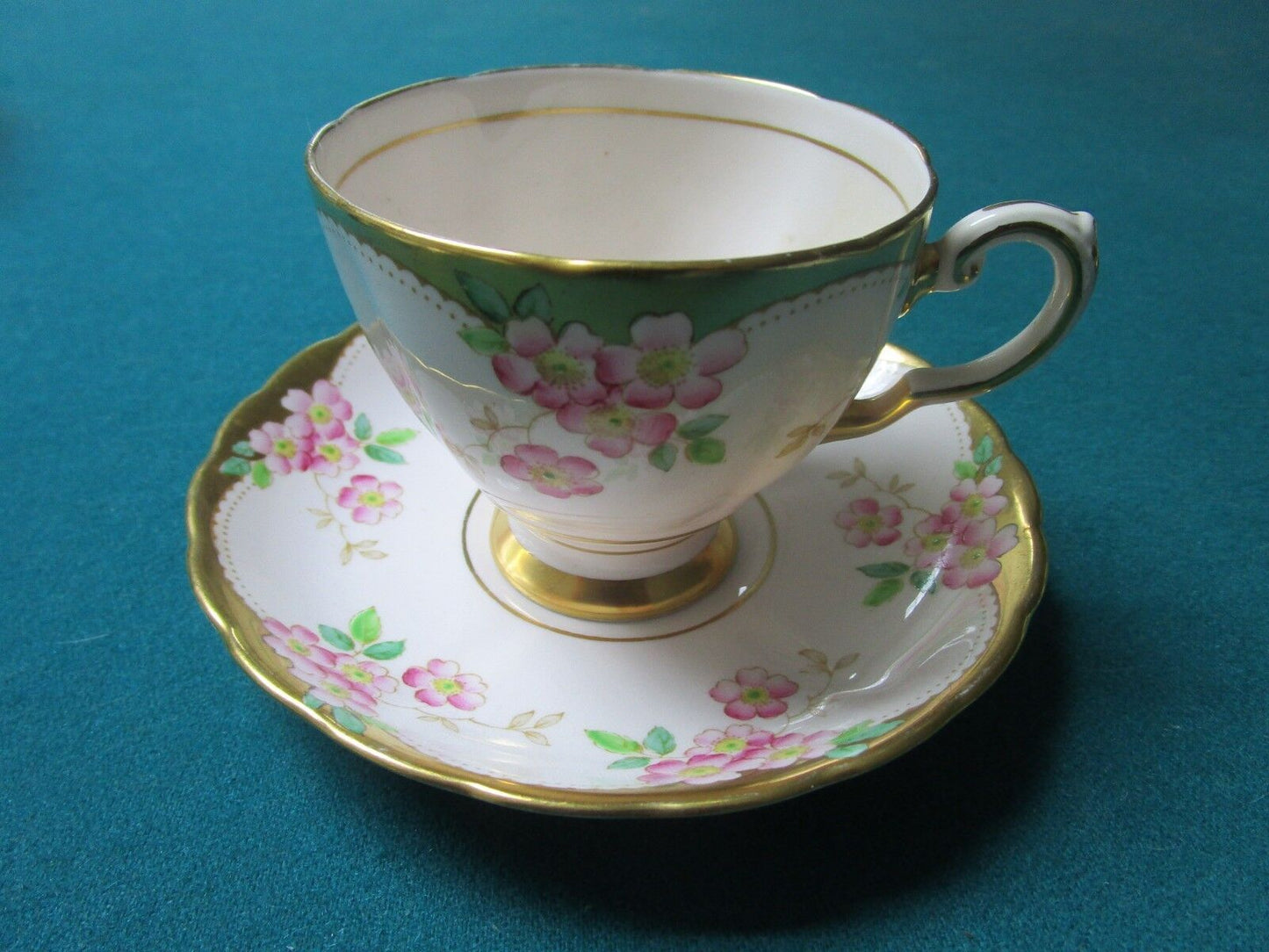 Tuscan England "Plant" Pattern  Cup And Saucer [95j]