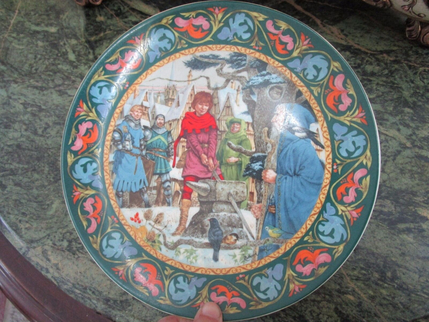 WEDGWOOD COLLECTOR PLATE "ARTHUR DRAWS THE SWORD" SIGNED