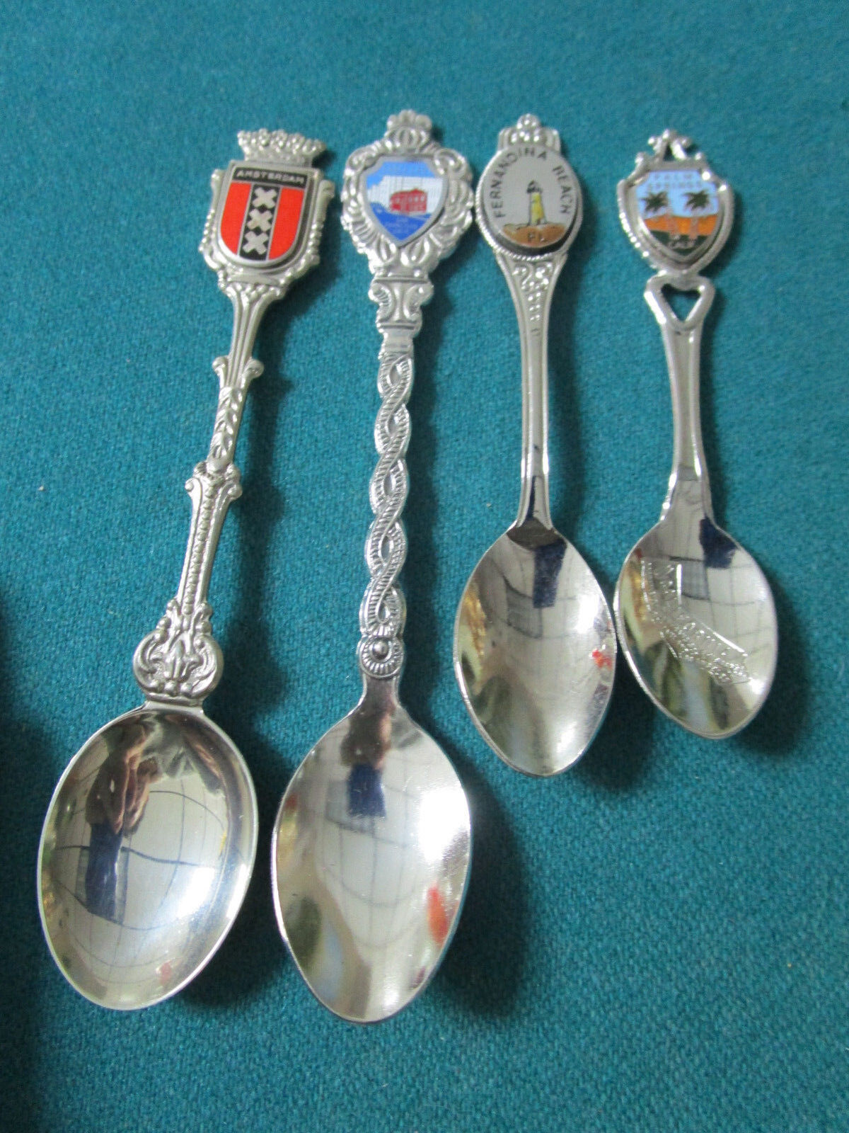 28 COLLECTOR SPOONS EUROPEAN AND AMERICAN COLLECTIBLE AND SOUVENIR