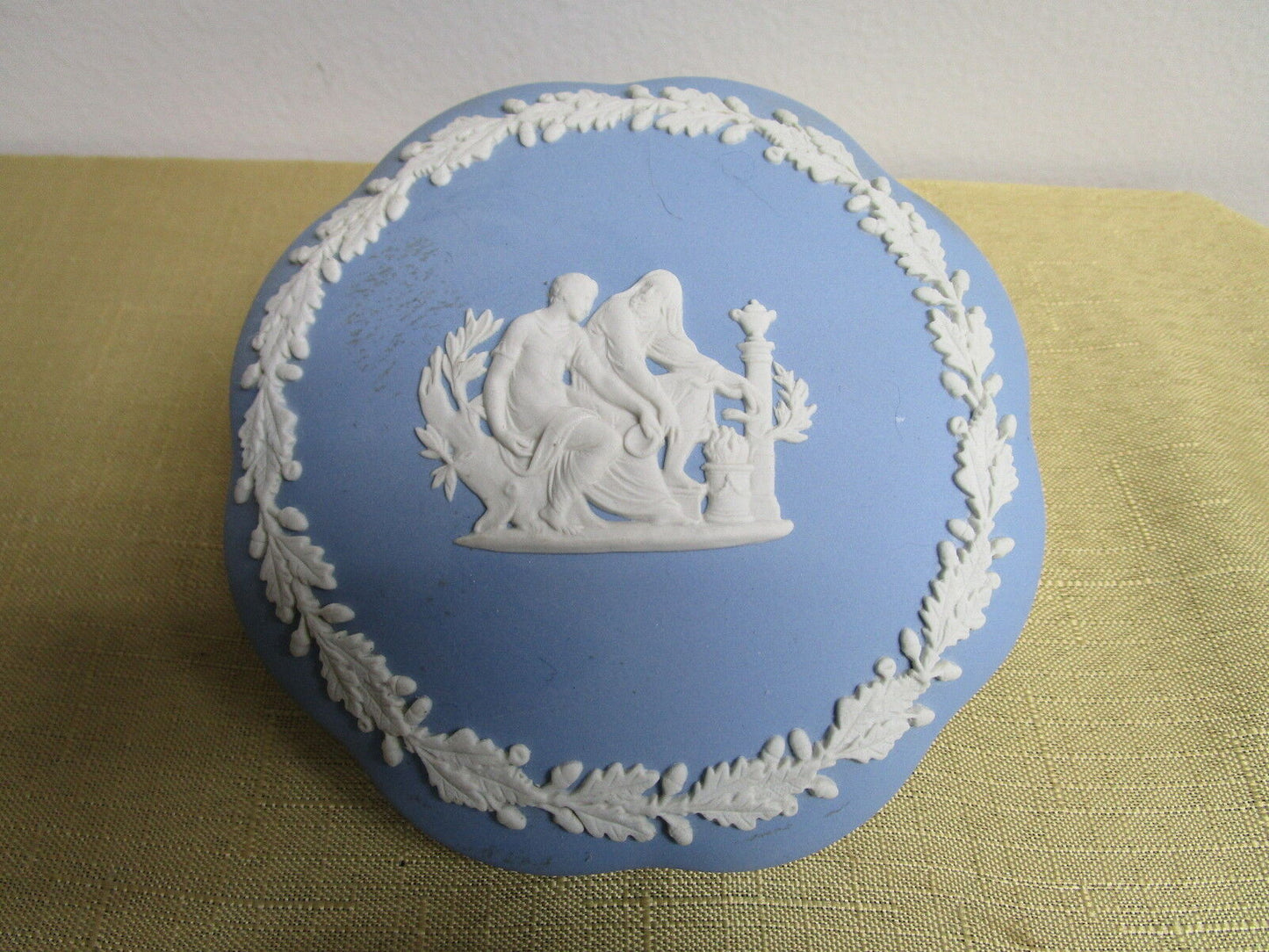 Wedgewood Blue Jasperware classic decoration in white, round covered trinket[91]