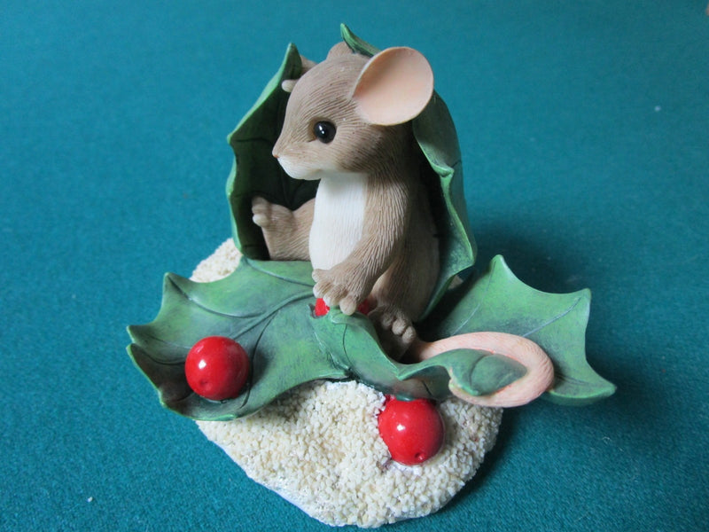 CHARMING TAILS BY FITZ & FLOYD FIGURINE "HAPPY HOLLY DAYS"