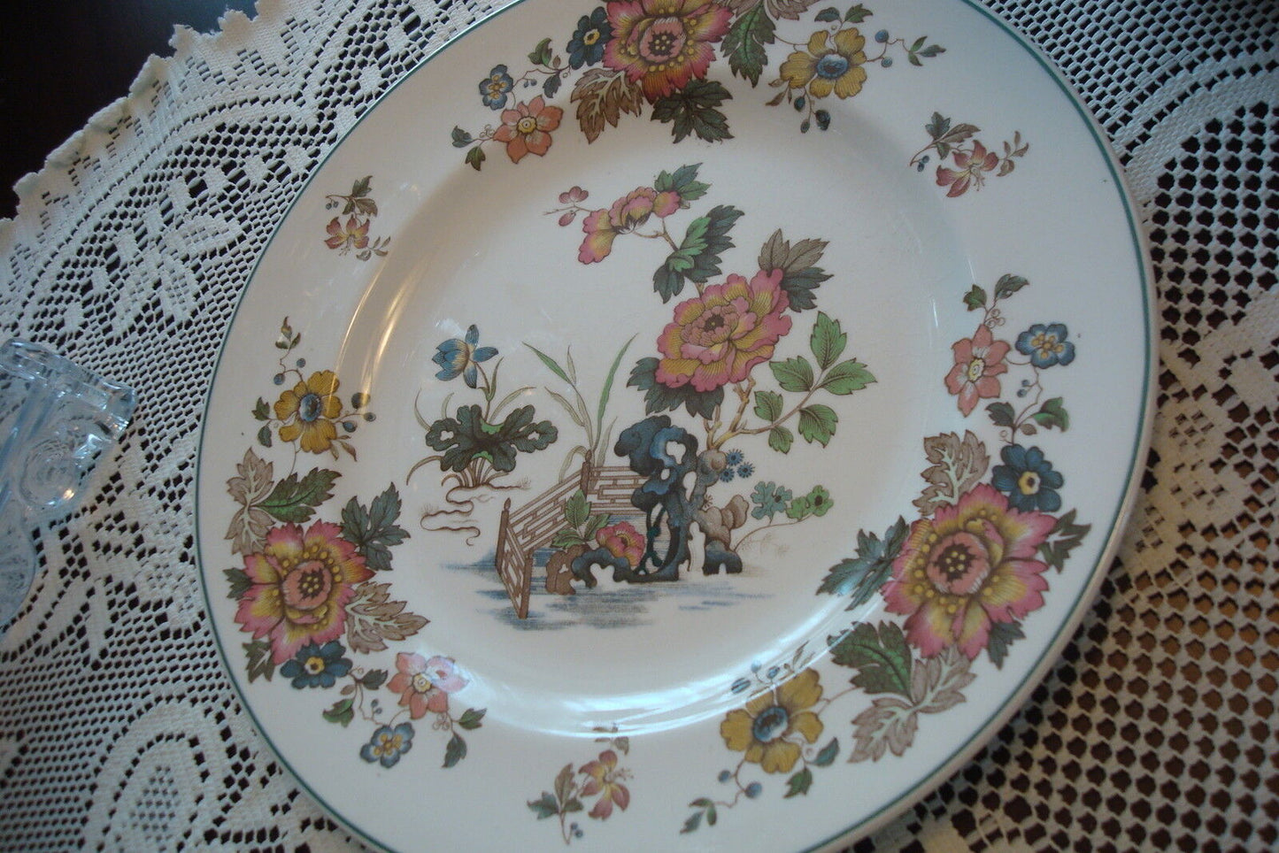 Wedgwood EASTERN FLOWERS TKD 426  VINTAGE CHINA luncheon plate 8 1/4"