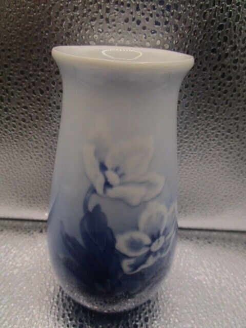 VINTAGE BING AND GRONDAHL B&G DENMARK flowers 5 1/2" VASE [a8]