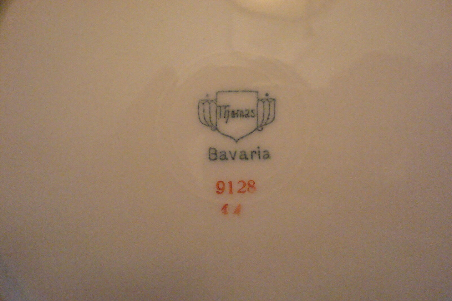 Tomas Bavaria Germany gold rim plate, 7" diametee[2es]