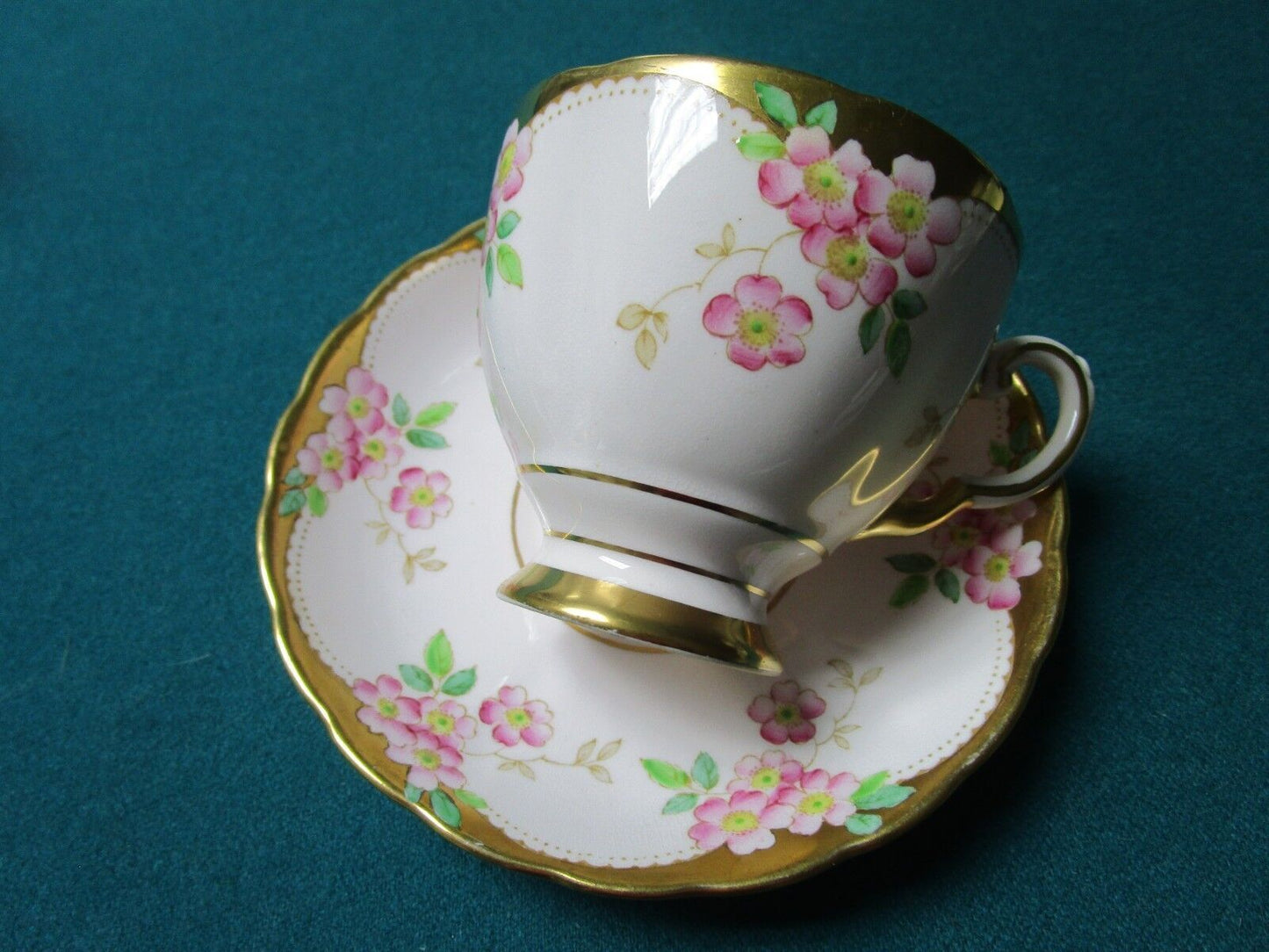 Tuscan England "Plant" Pattern  Cup And Saucer [95j]