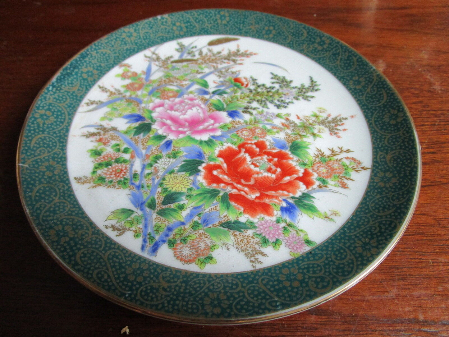 Royal Satsuma made in Japan decorative plate, green border and Chrisanthemus ^^