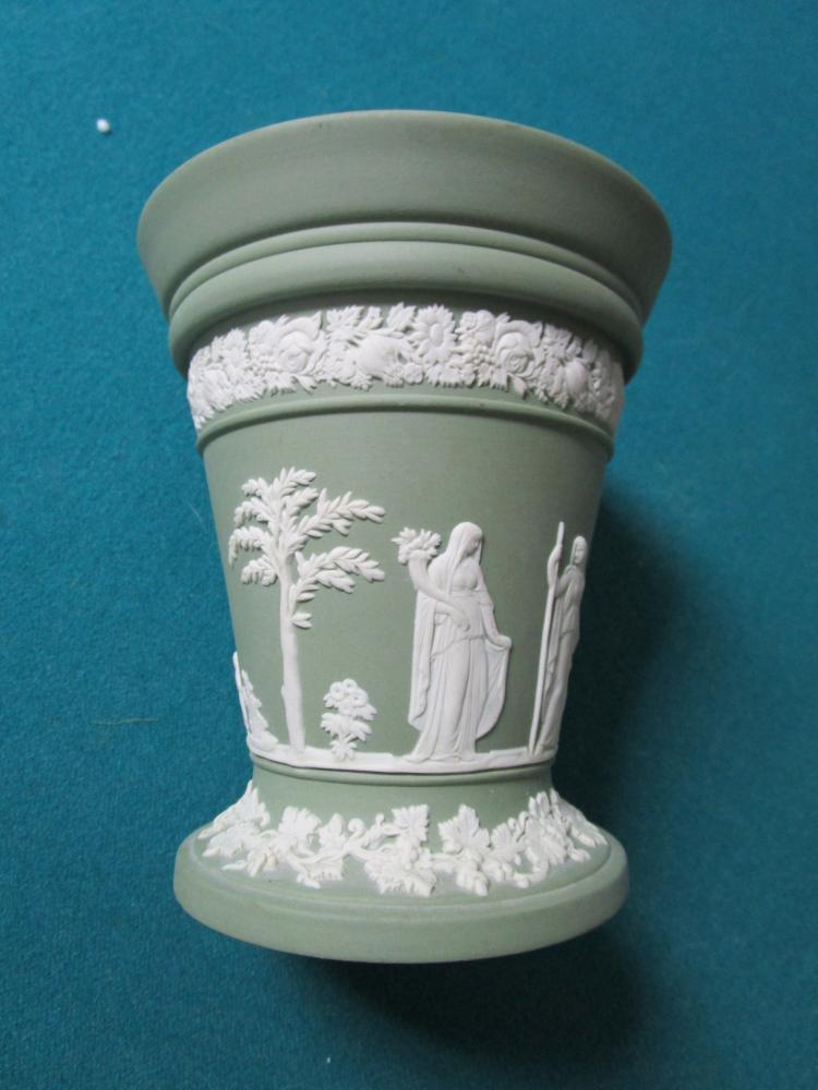 Wedgwood England  jasperware green sage vase with garlands, classical [91]