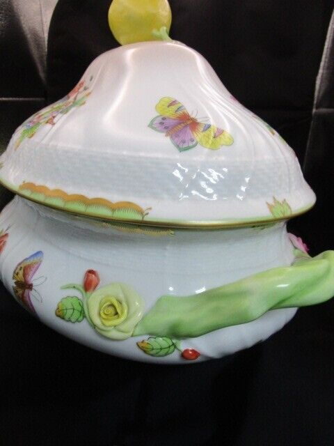 Herend Queen Victoria Green Tureen with Lemon Finial 14 IN HANDLE TO HANDLE