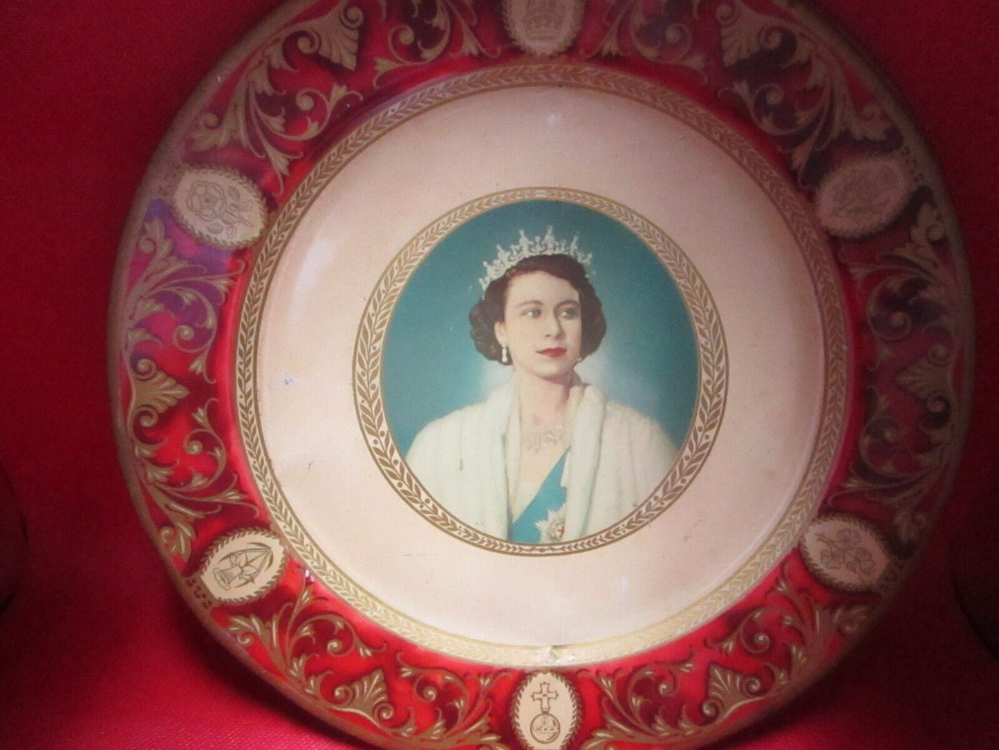 Tin Plates Queen Elizabeth and the Duke of Edimburg