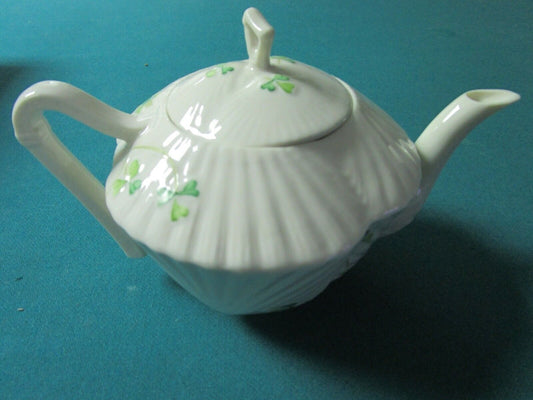 BELLEEK IRELAND HARP SHAMROCK TEA POT [a14]
