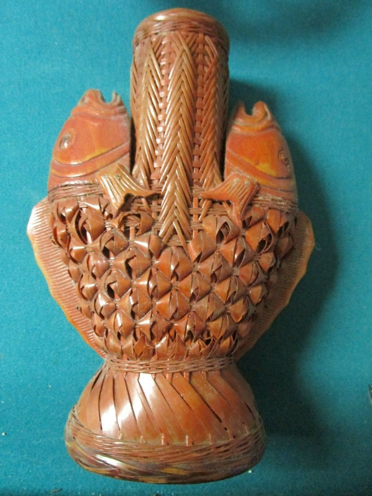 WICKER FISHES CHINESE VASE 8"