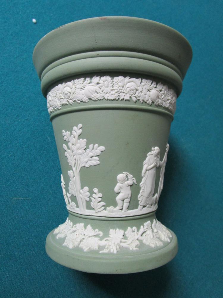 Wedgwood England  jasperware green sage vase with garlands, classical [91]