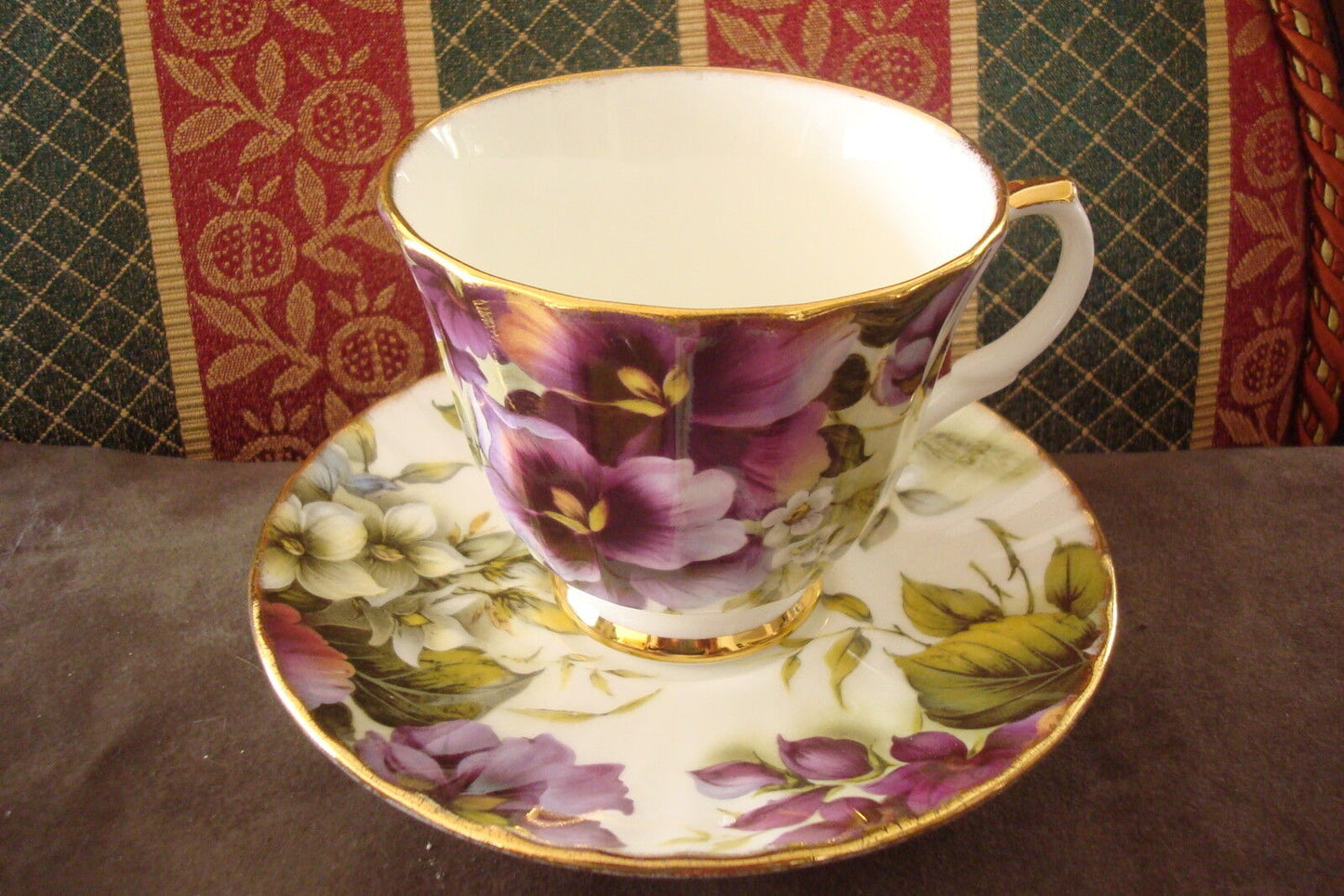 Duchess England, Violets Pattern, cup and saucer, ORIGINAL [95H]