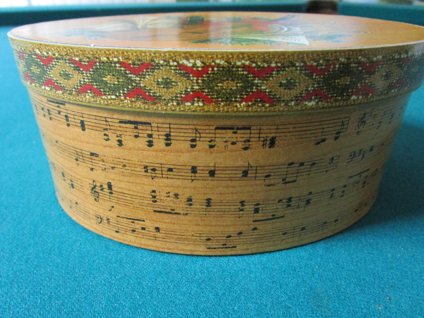 VINTAGE CARBOARD HANDMADE  BOX OVAL 3 X 6"