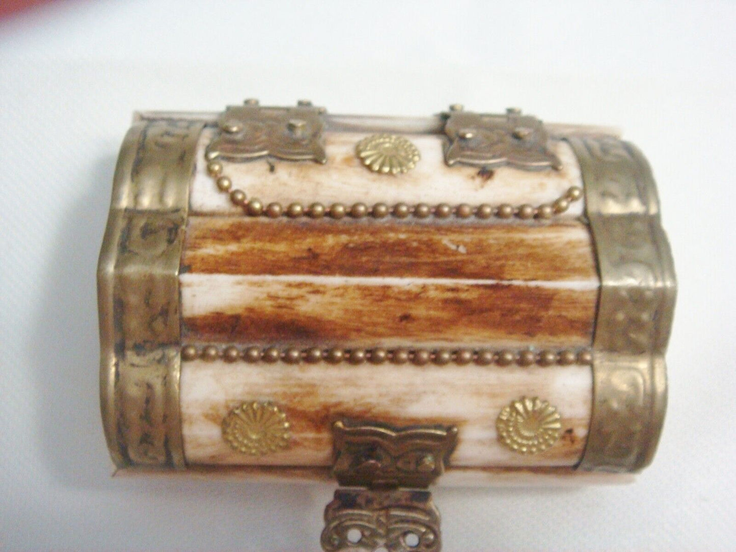 Camel bone trinket box, velvet inside ORIGINAL [60b]