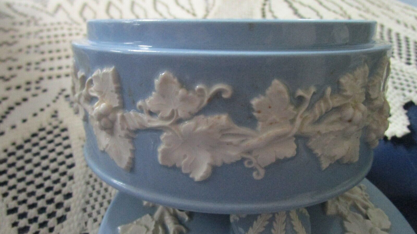 WEDGWOOD CREAME GRAPES LEAVES ON GLOSSY BLUE VASE TRINKET DISH PICK 1^^