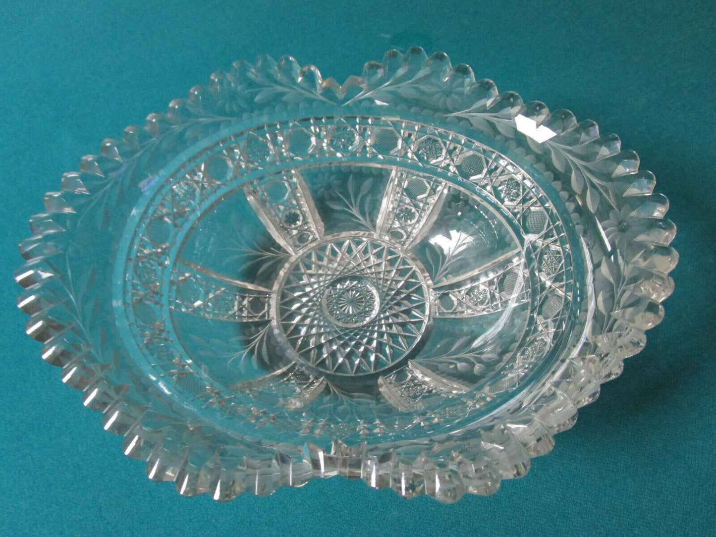 VICTORIAN GLASS CUT OVAL BOWL SAW BORDERS