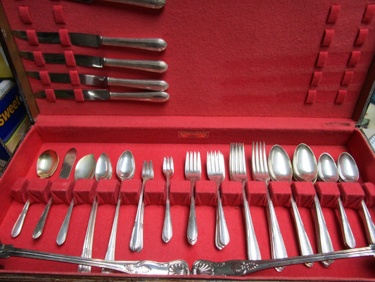 Wm "Rogers" Is - A4 - 57 Pieces InFlatware set Wooden Storage Protection Box ^^^