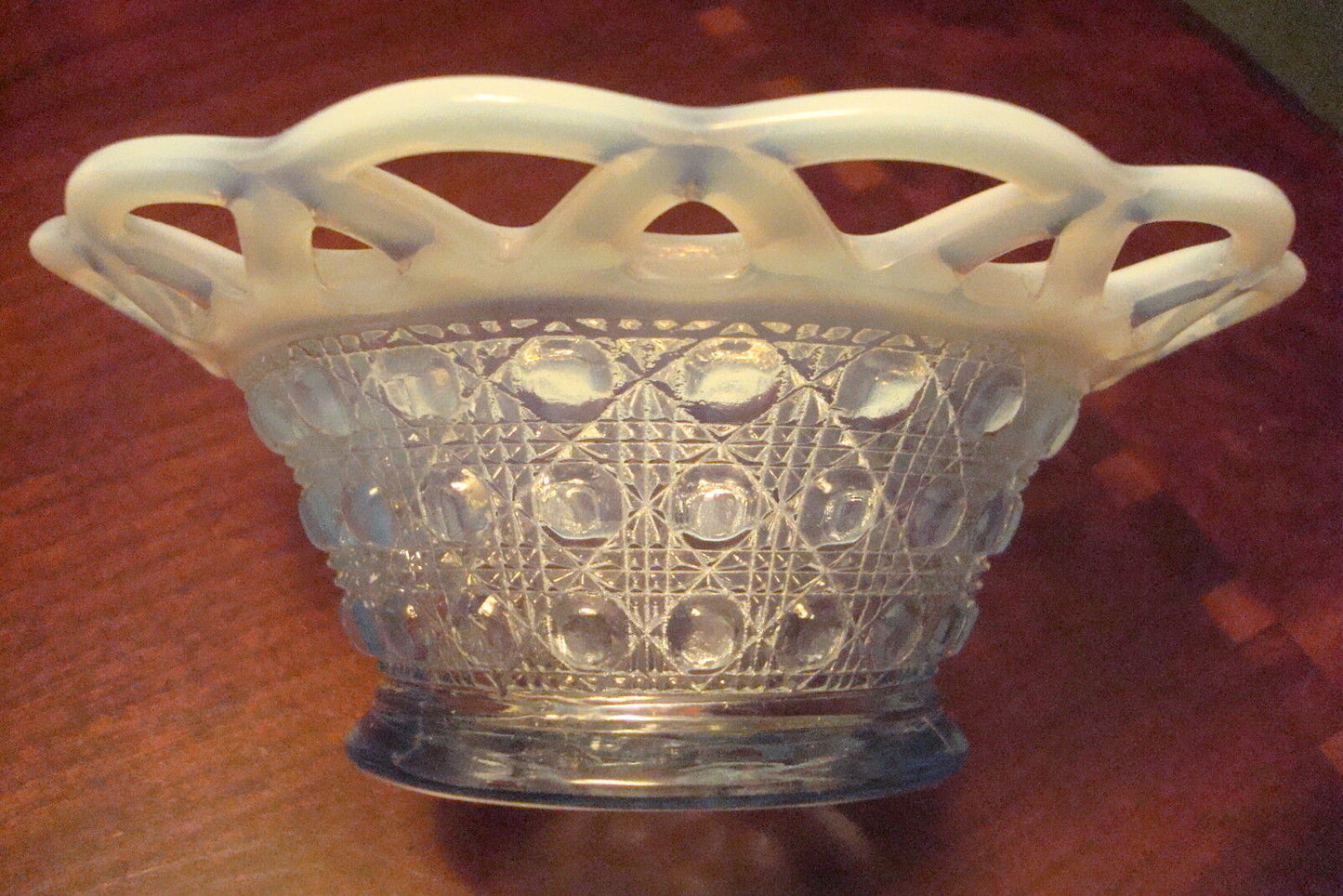 BLUE OPALESCENT FENTON BOWL LACED BORDER [GL15]