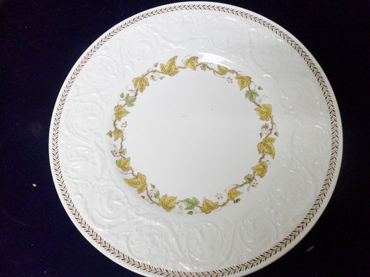 Wedgwood Patrician pattern "Golden Ivy" dinner plate, gorgeous! 10 1/2" diam[a1}