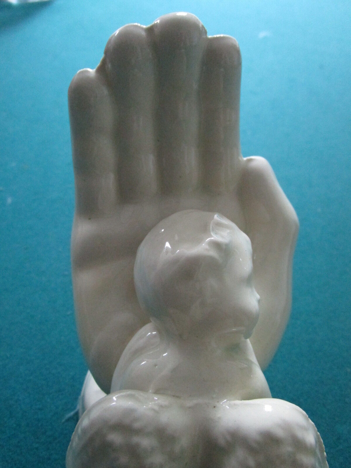 Angel sleeping in the palm of His hand, figurine, 6" tall RARE[50k]