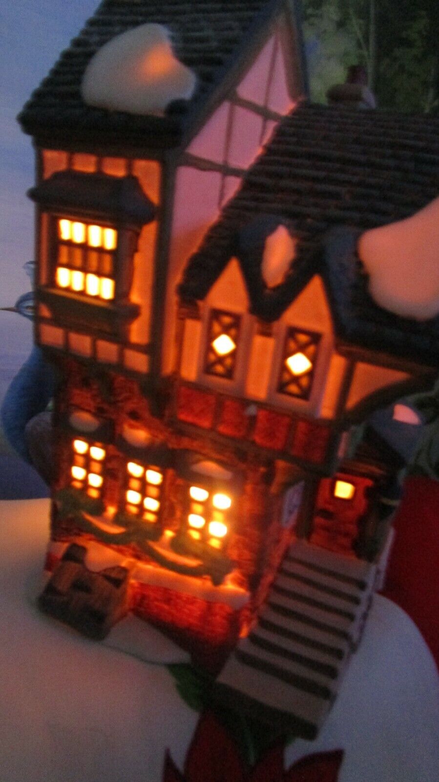 THE PIED BULL INN 1993 DICKENS' VILLAGE SHOWROOM MODEL ORIGINAL LIGHTED HOUSE