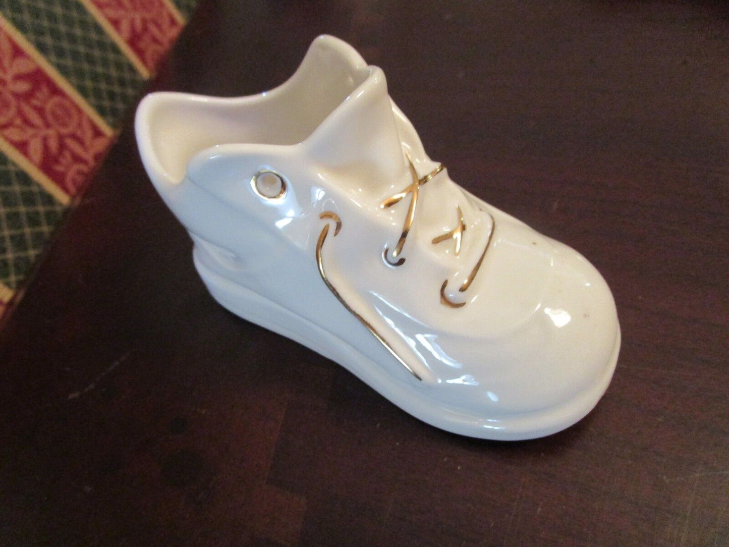 ANITA HUNGARY WHITE BABY SHOE VASE PIN DISH CERAMIC FIGURINE 2 1/2 X 4 1/2" [*ZS