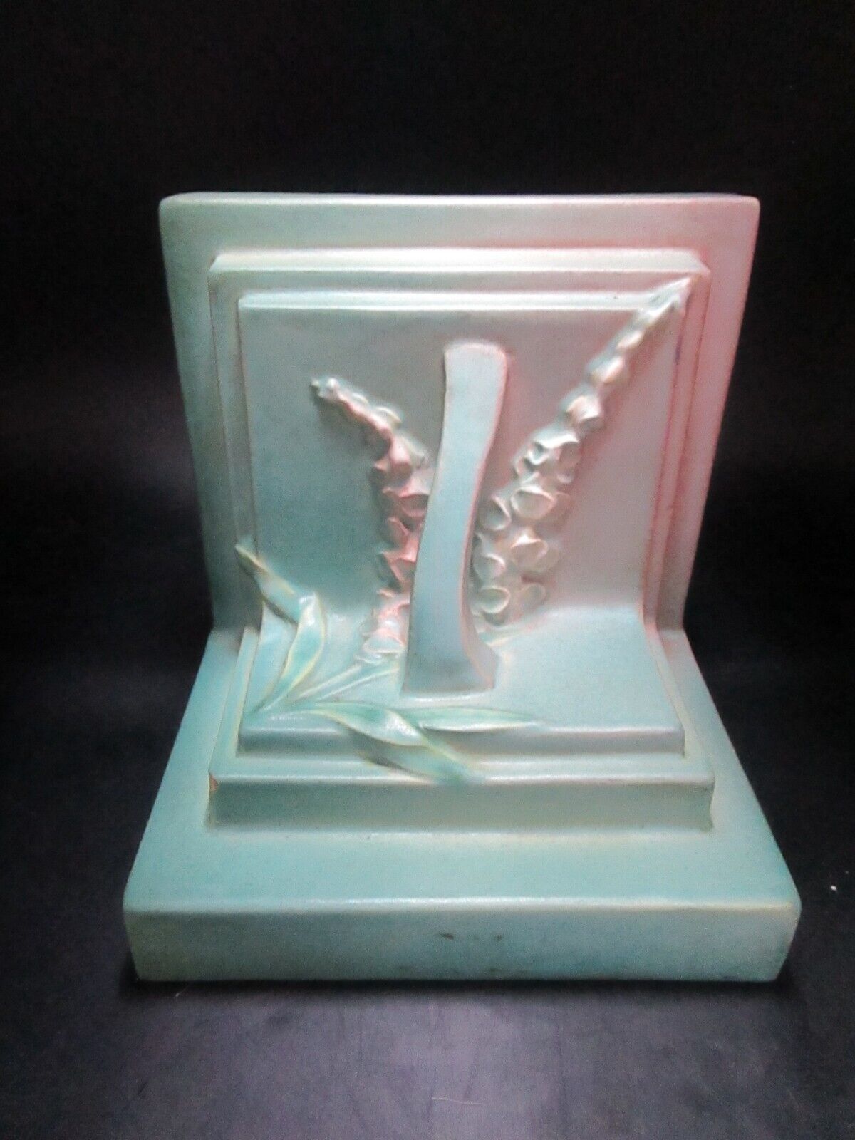 ROSEVILLE USA POTTERY ROSE GLOVE BOOK END