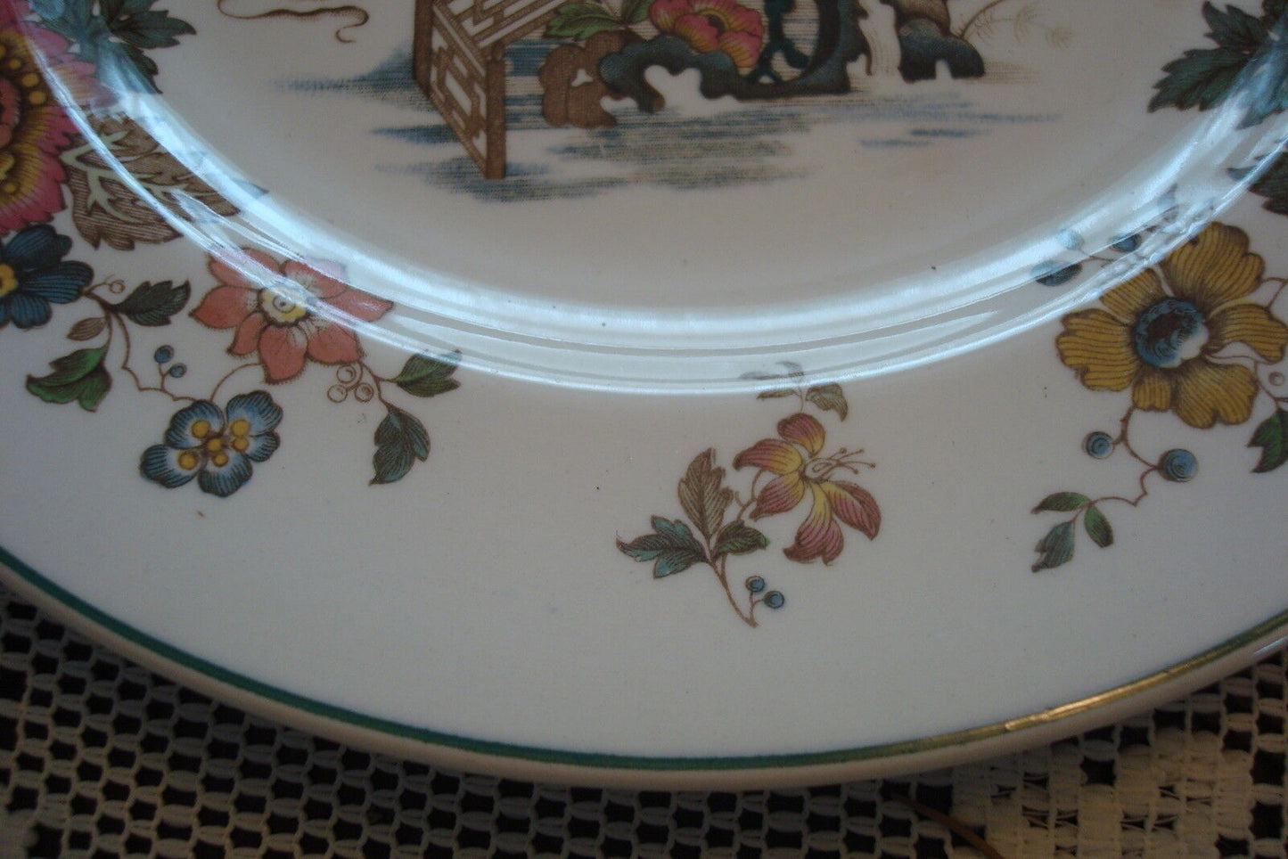 Wedgwood EASTERN FLOWERS TKD 426  VINTAGE CHINA luncheon plate 8 1/4"