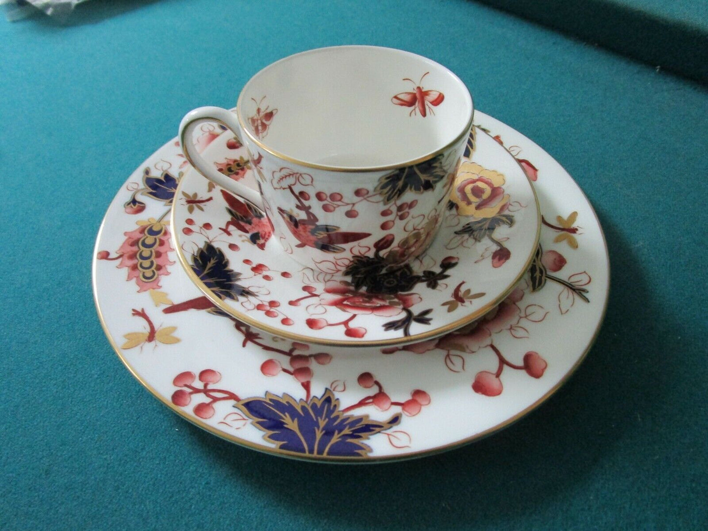 TRIO COALPORT ENGLAND MID CENTURY HONG KONG PATTERN CUP, SAUCER CAKE PLATE