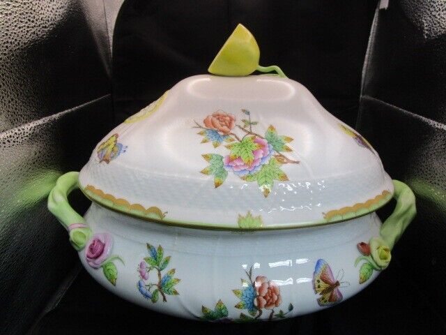 Herend Queen Victoria Green Tureen with Lemon Finial 14 IN HANDLE TO HANDLE