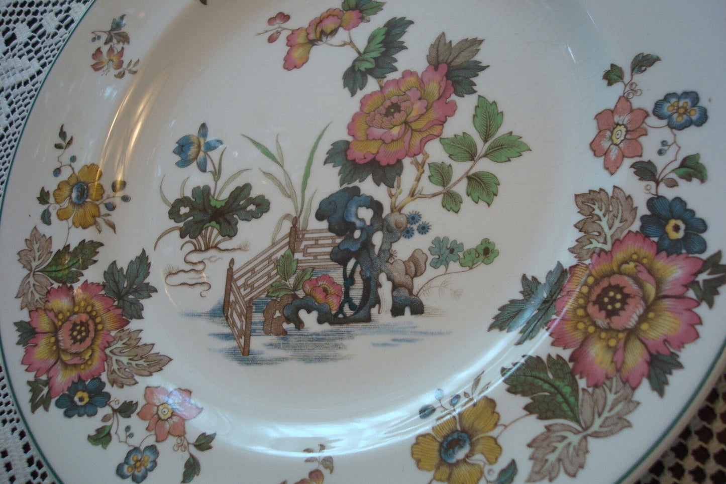 Wedgwood EASTERN FLOWERS TKD 426  VINTAGE CHINA luncheon plate 8 1/4"