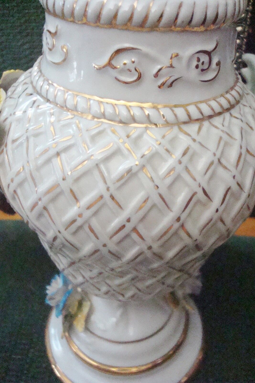 VOLKSTEDT - GREINER & HOLZAPFEL VOLKSTEDT mark, covered urn