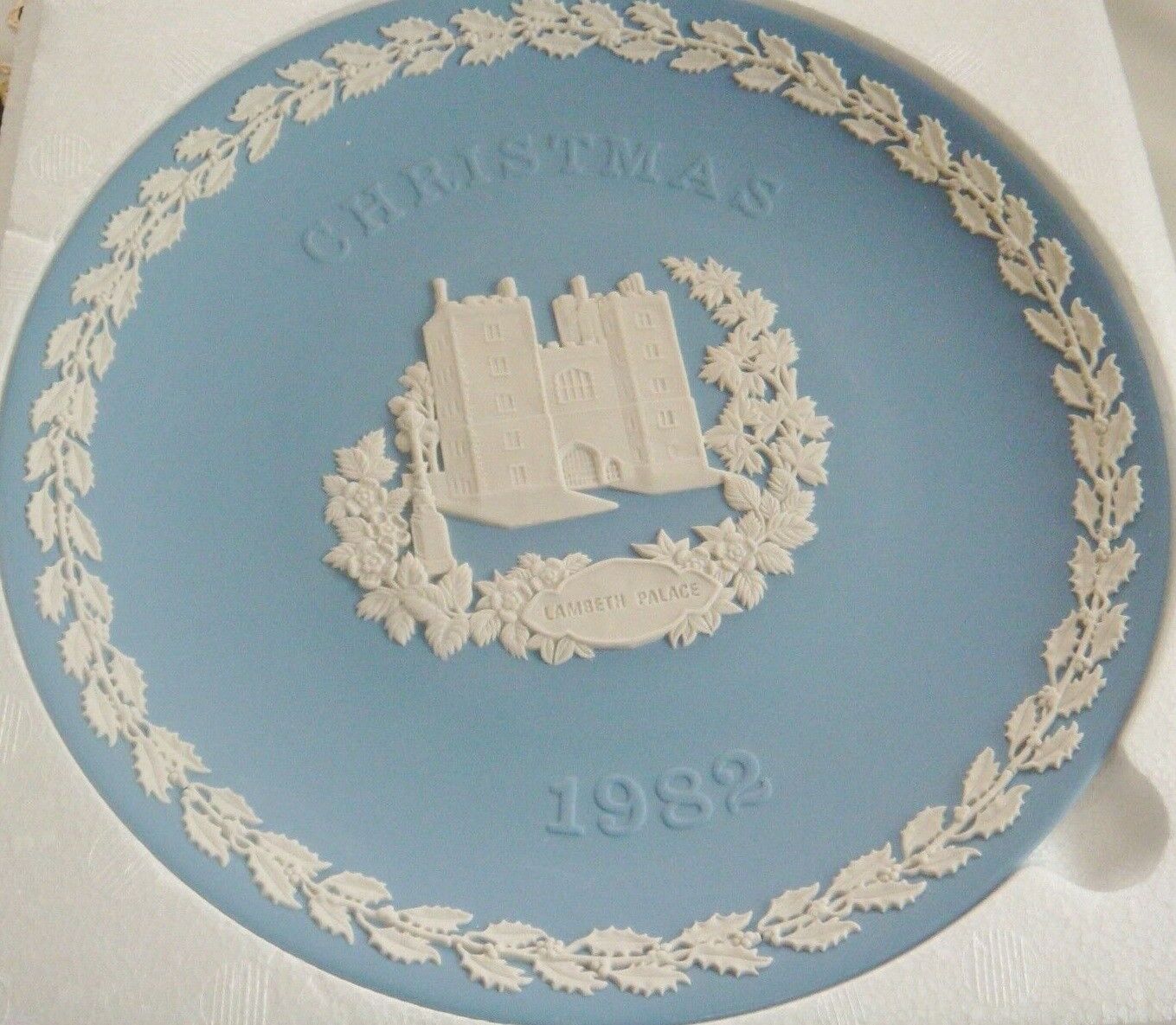 WEDGWOOD CHRISTMAS PLATE 1975 / 1982/1984 - NEW  BLUE JASPERWARE- ORIGINAL PICK1