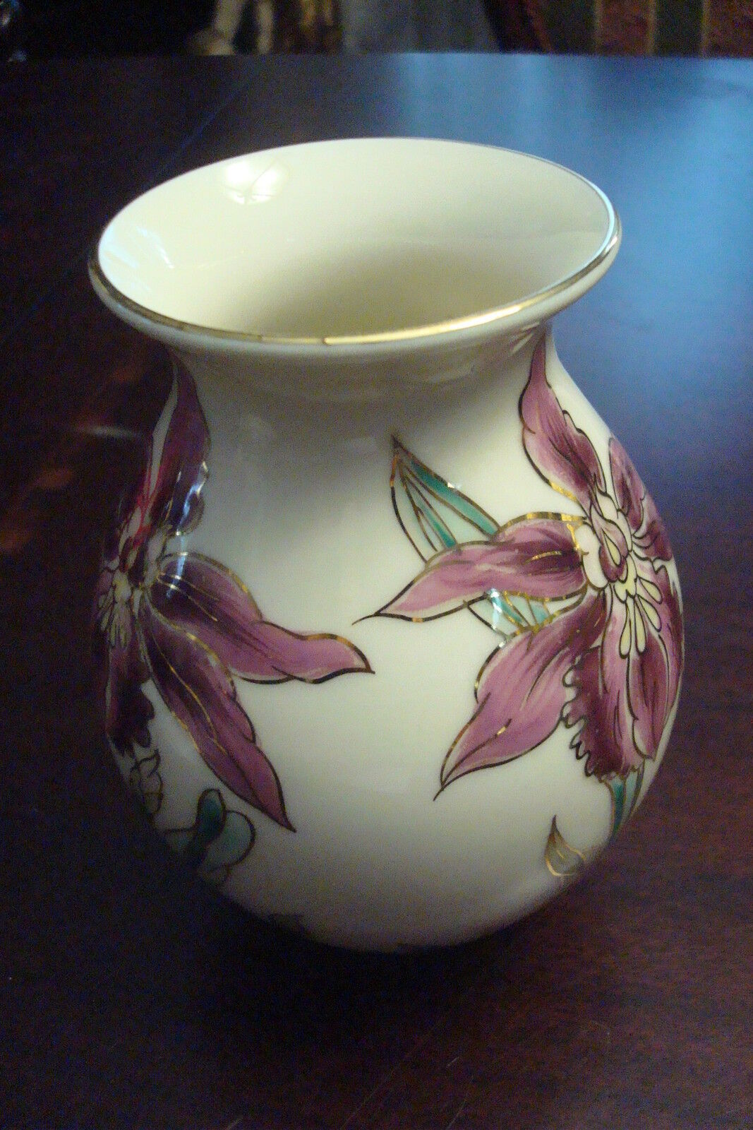 Zsolnay Hungary vase decorated with flowers [*ZS]