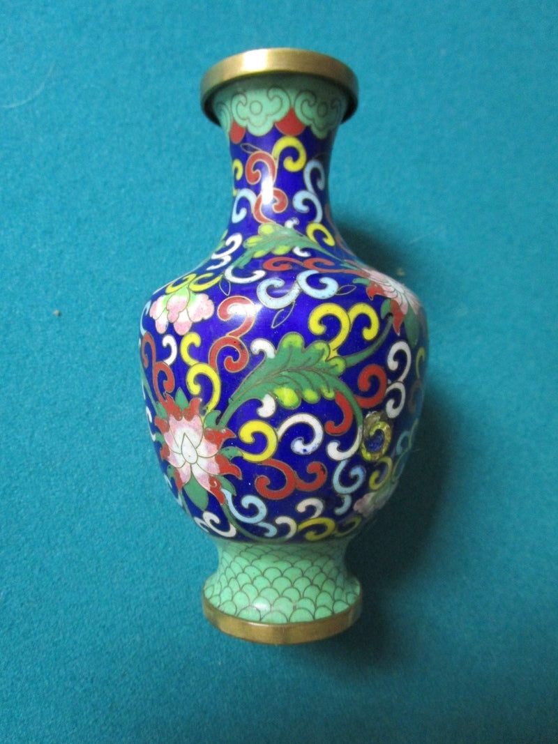 CHINESE ANTIQUE CLOISONNE VASE BLUE/WHITE AND GREEN SCALES 5"