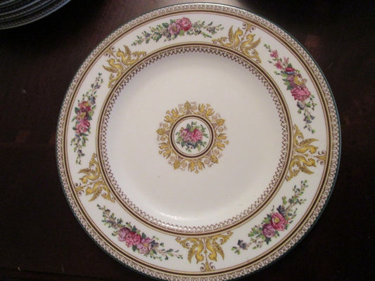 WEDGWOOD ENGLAND COLUMBIA (W595) CENTER MEDALLION GRIFFINS 7 SALAD PLATES