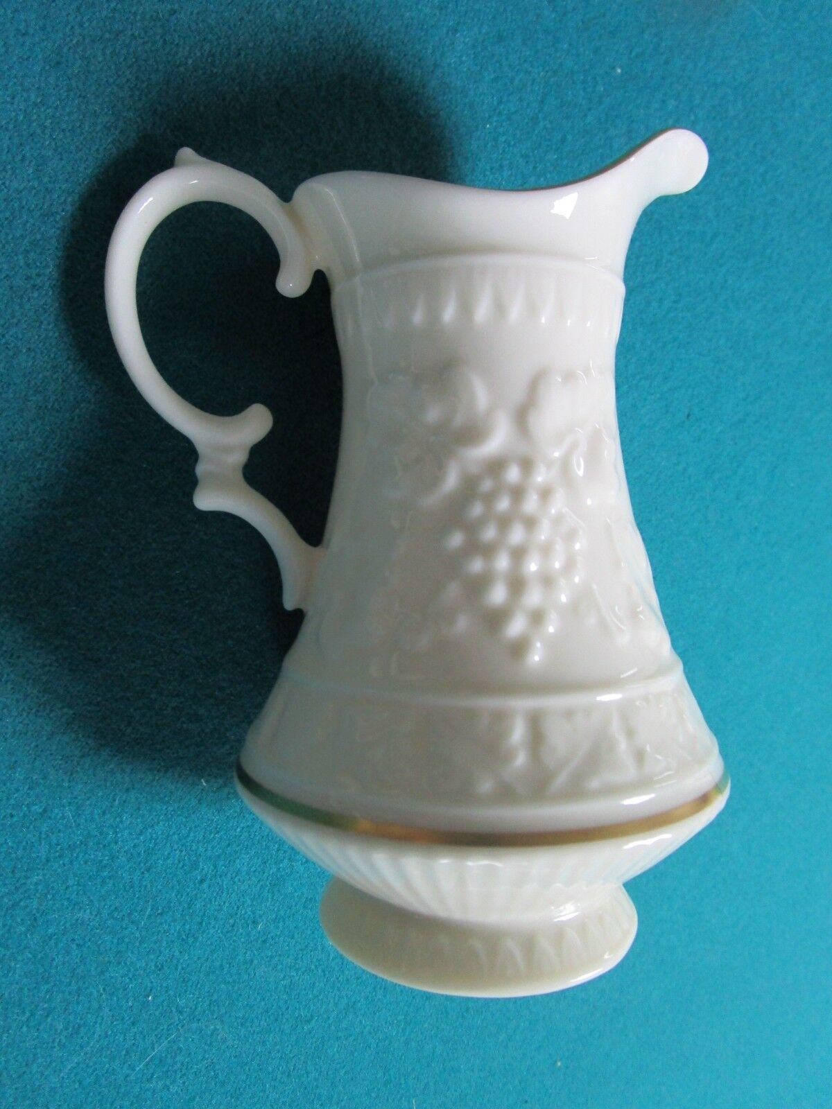 Lenox Vase EMBOSSED CREAMER AND 8 DISHES [*LENXB]