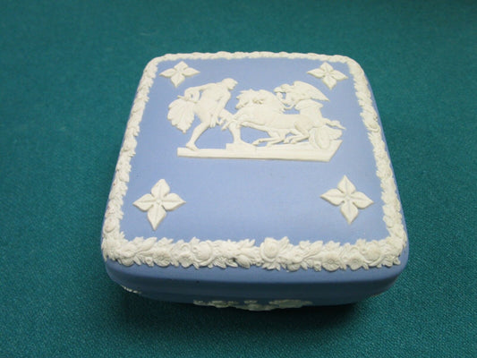 WEDGWOOD BLUE JASPERWARE SQUARE  TRINKET BOX 2 X 4 X 4" [91]