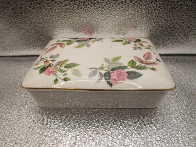 Wedgwood Hathaway Rose  ceramic floral trinket box 5" [55]