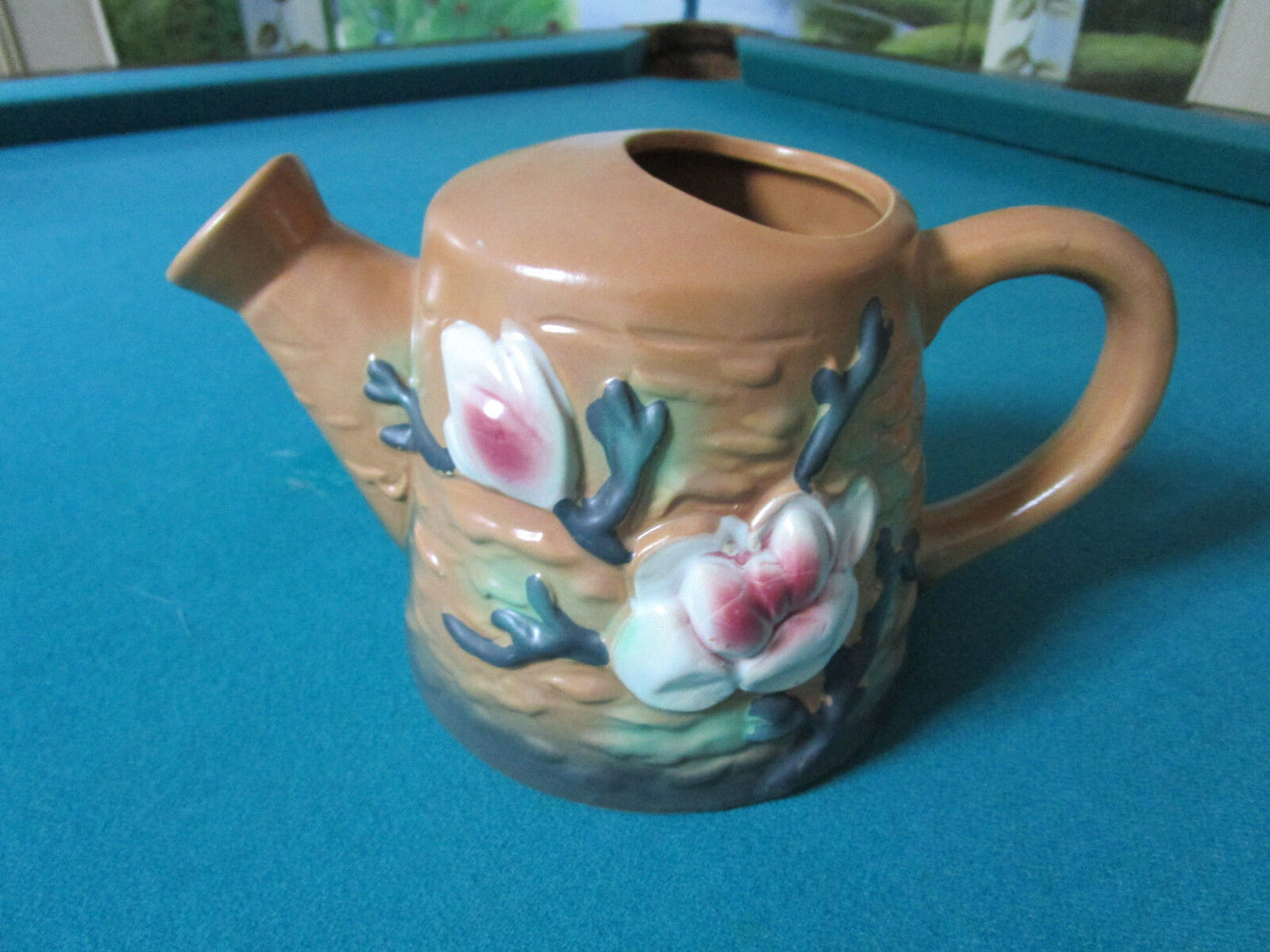 WATERING CAN VASE MAGNOLIA FLOWERS AROUND 5 X 9 1/2"  *